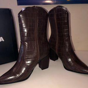Fashion nova cowgirl booties Chocolate size 11
